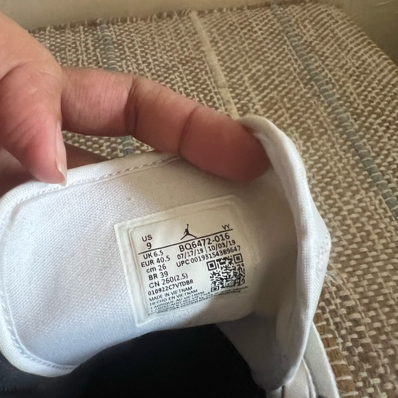 Air Jordan 1 Retro High - Picture 3 of 4